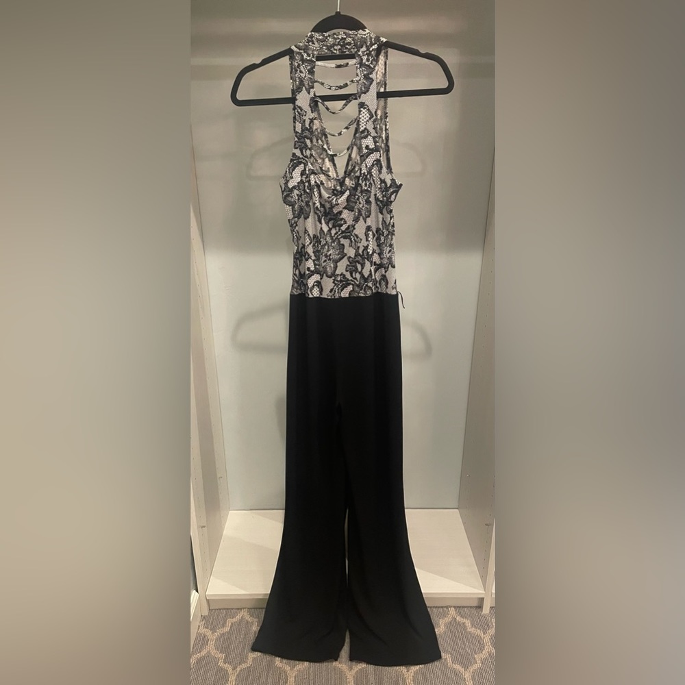 Flowy wide-leg Jumpsuit